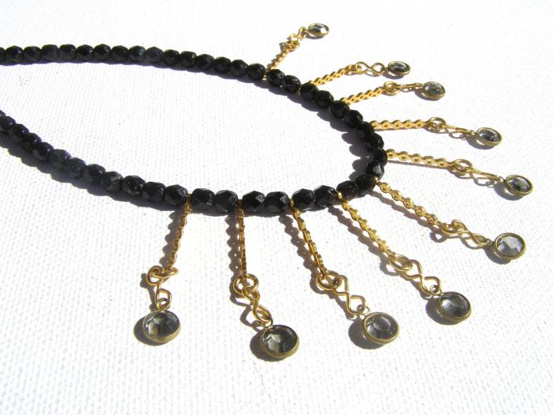 Schwarze Perlenkette. Lätzchen Halskette. Grauer Und Schwarzer Schmuck. Schwarz Grau Gold Bib Unikate Schmuck Geschenk Für Freundin von rebekajewelry