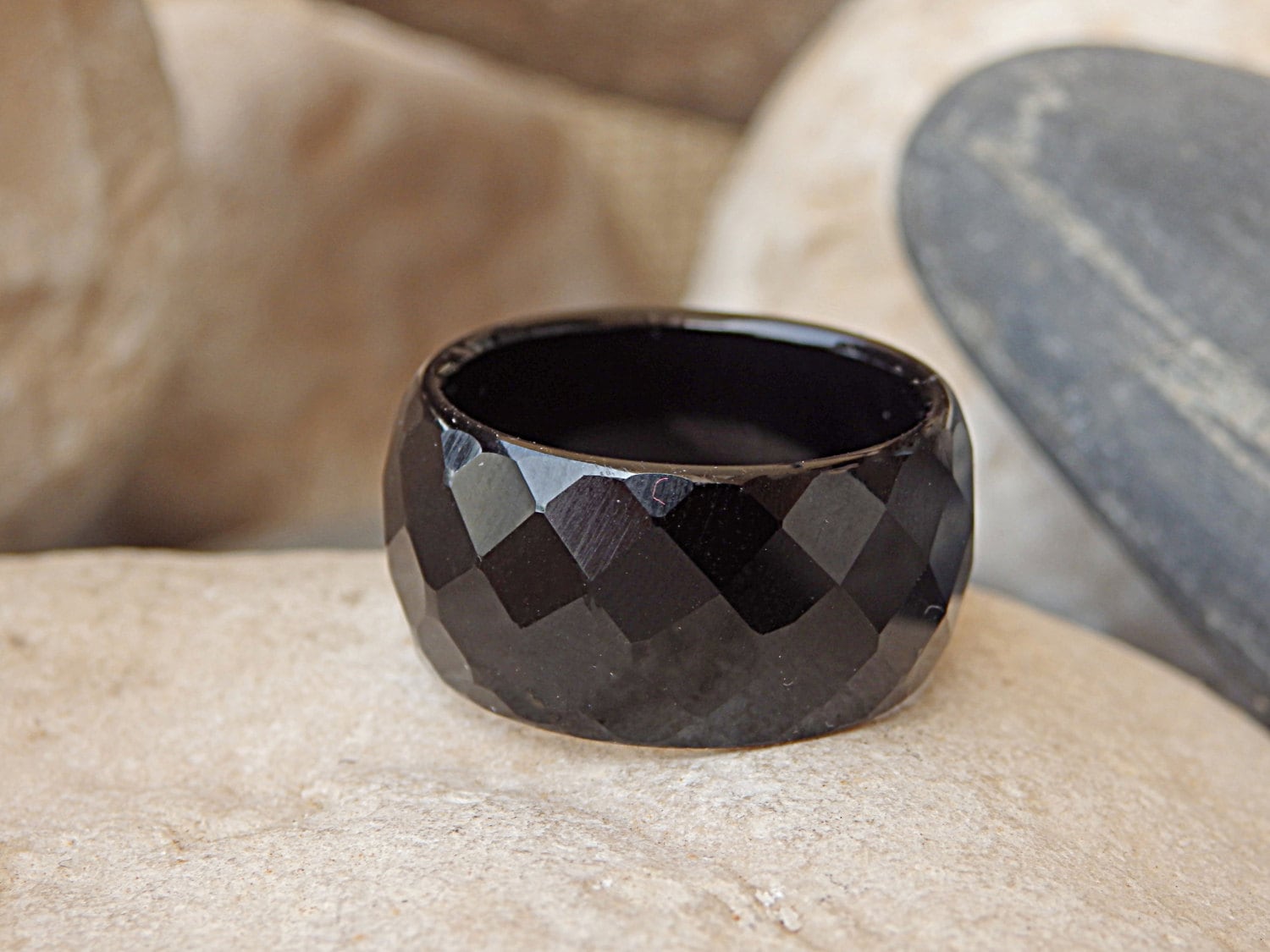 Schwarzer Achat Ring, Großes Schwarzes Bandring, Dicker Klobiger Männer Schwarzer Frauen Edelsteinband, Stapelsteinring von rebekajewelry