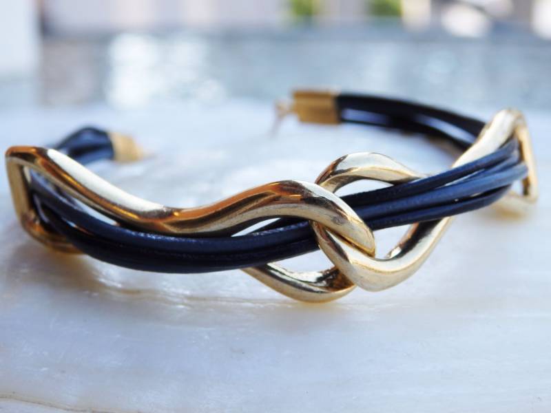 Unendlich Schwarzes Lederarmband, 24K Vergoldet von rebekajewelry