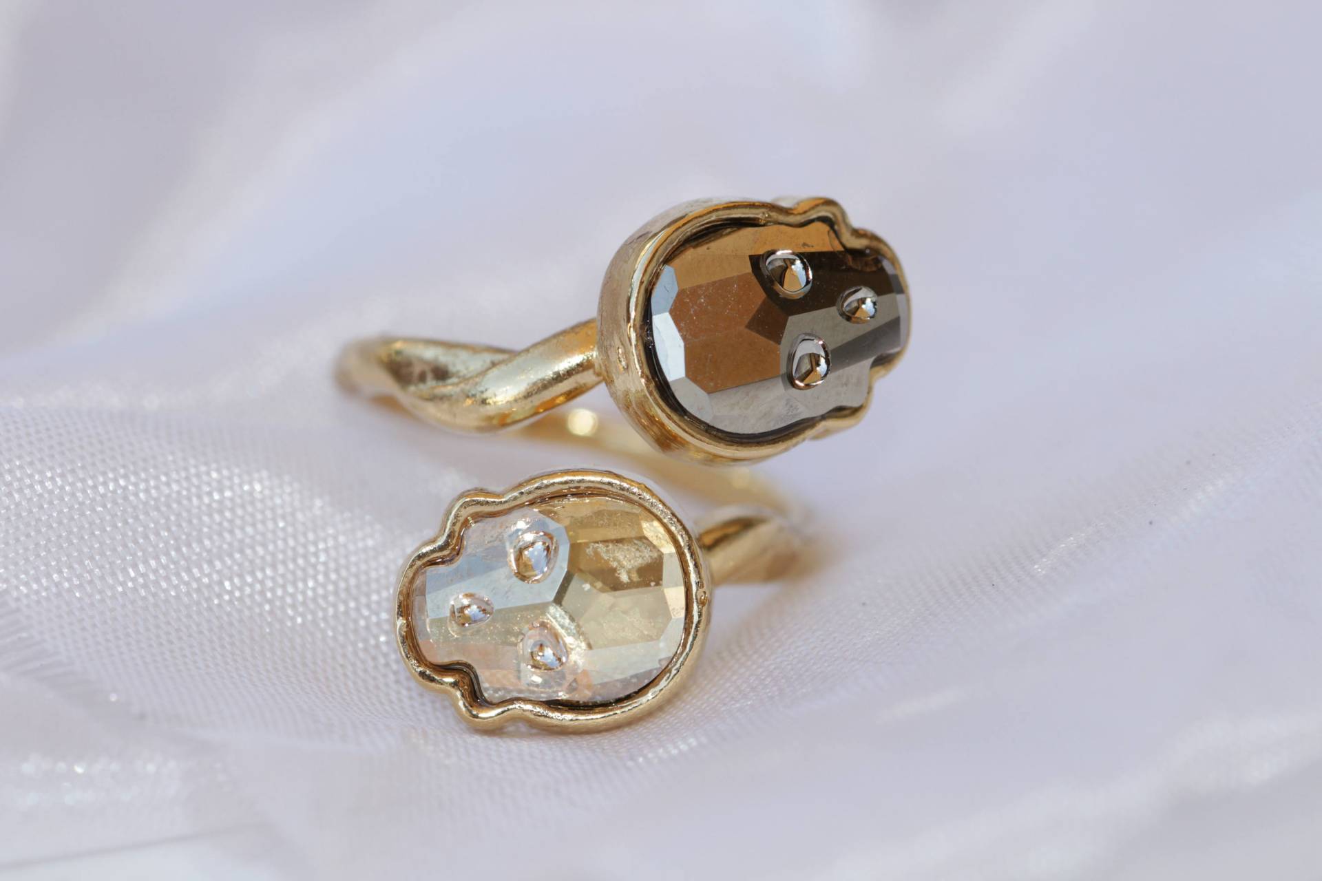 Skull Ring, Kristall Offener Ring, Gold Gefüllte Frau Schädel Schmuck, Kristalle Schädelring, Champagne Bronze Dual-stein Ring von rebekajewelry