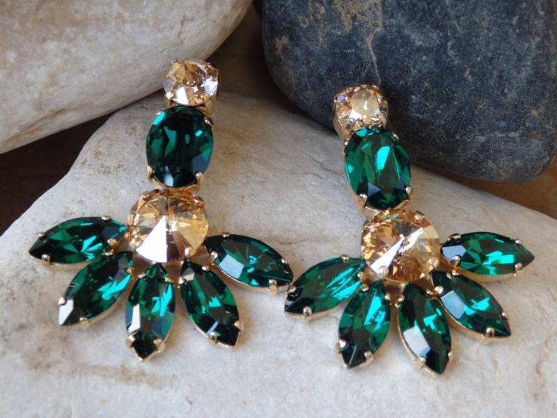 Smaragd Cluster Ohrringe. Fächer Ohrringe Grün-Champagnergold. Eleganter Schmuck. Kristall Einzigartiges Design Großer Kristalle Ohrring von rebekajewelry