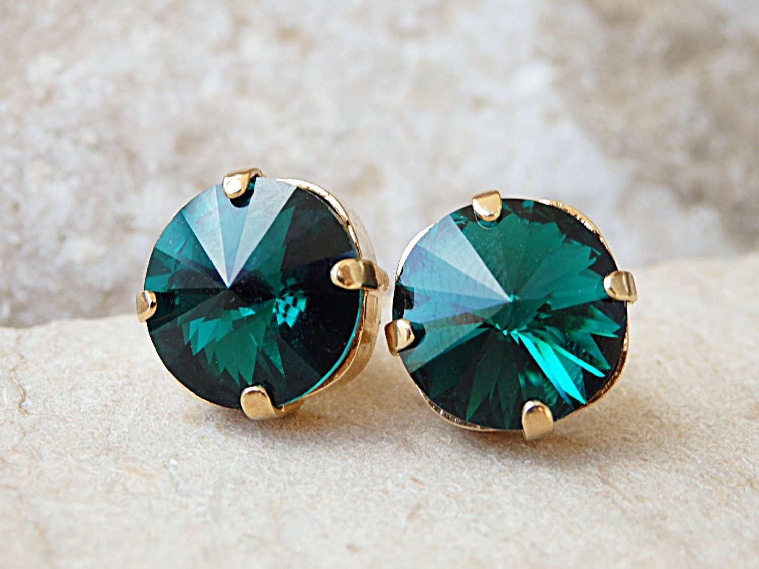 Smaragd Ohrstecker. Grüne Schlichte Kleine Hochzeit Kristall Ohrringe von rebekajewelry