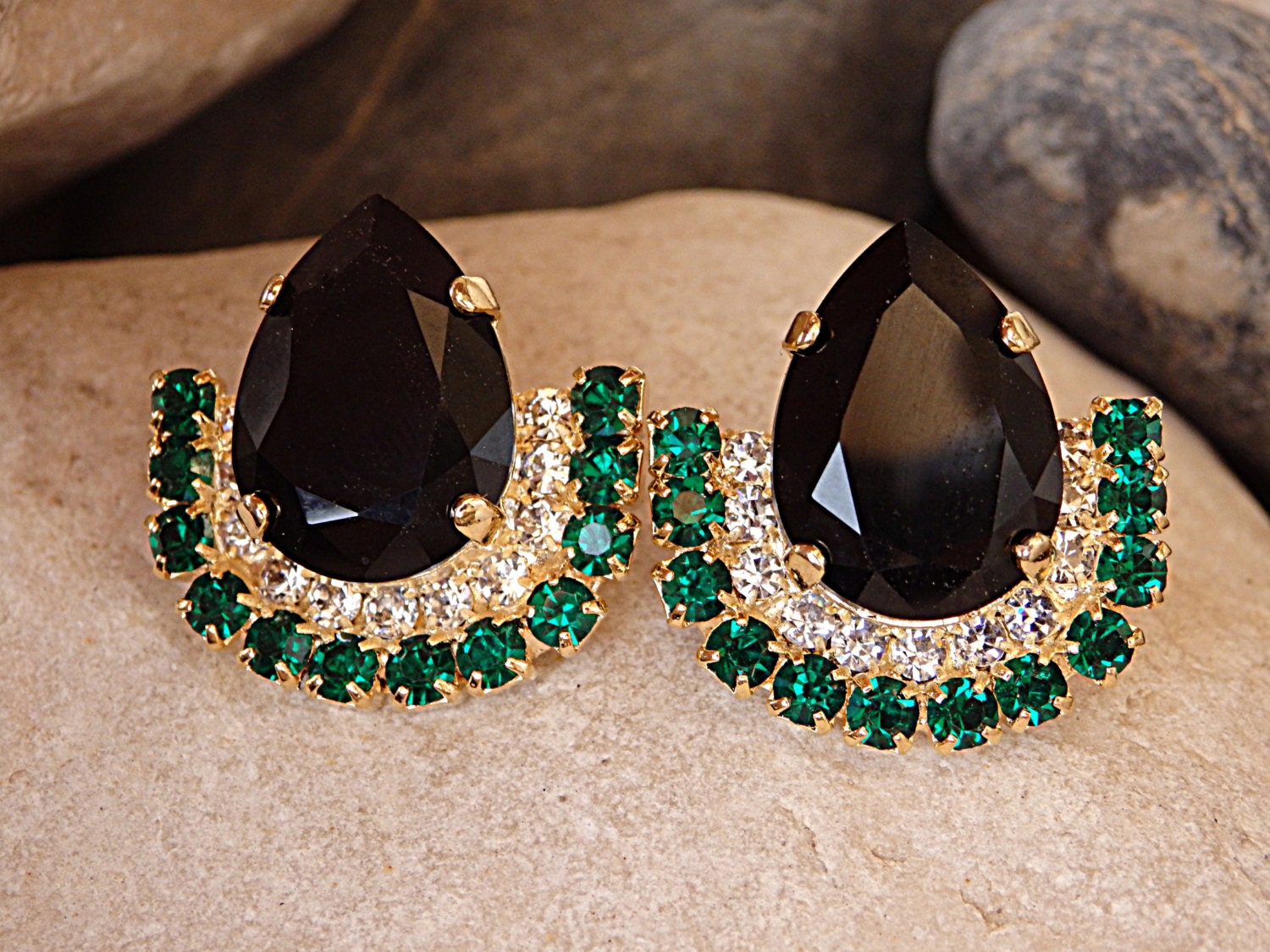 Smaragd Grün Schwarz Kristall Ohrringe, Abend Cocktail Cluster Studs von rebekajewelry
