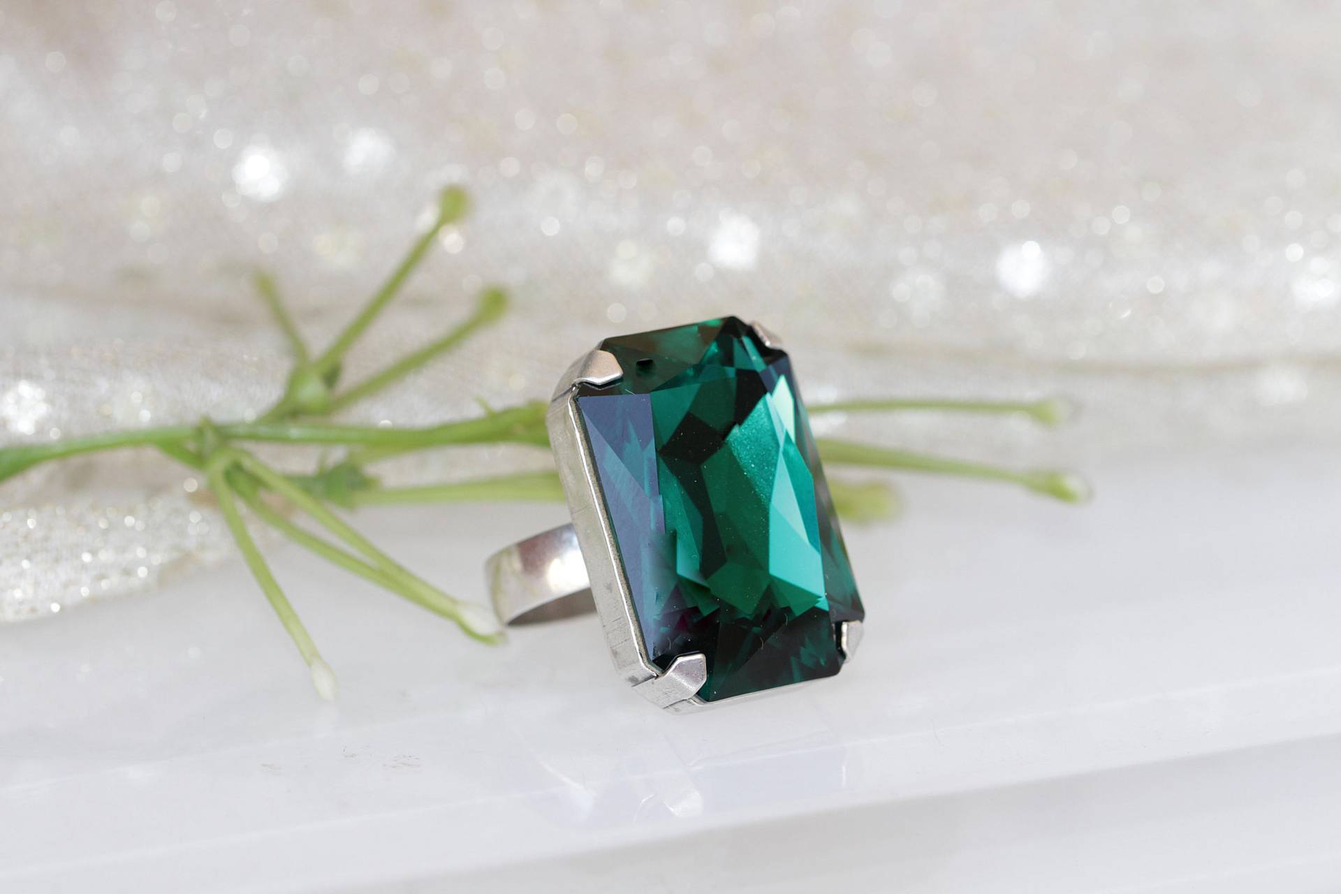 Smaragd Siegelring, Art-Deco-Ring, Ring Mit Großem Stein, Rechteckring, Grüner Cocktailring, Lünette Ring, Verstellbarer Brautring von rebekajewelry