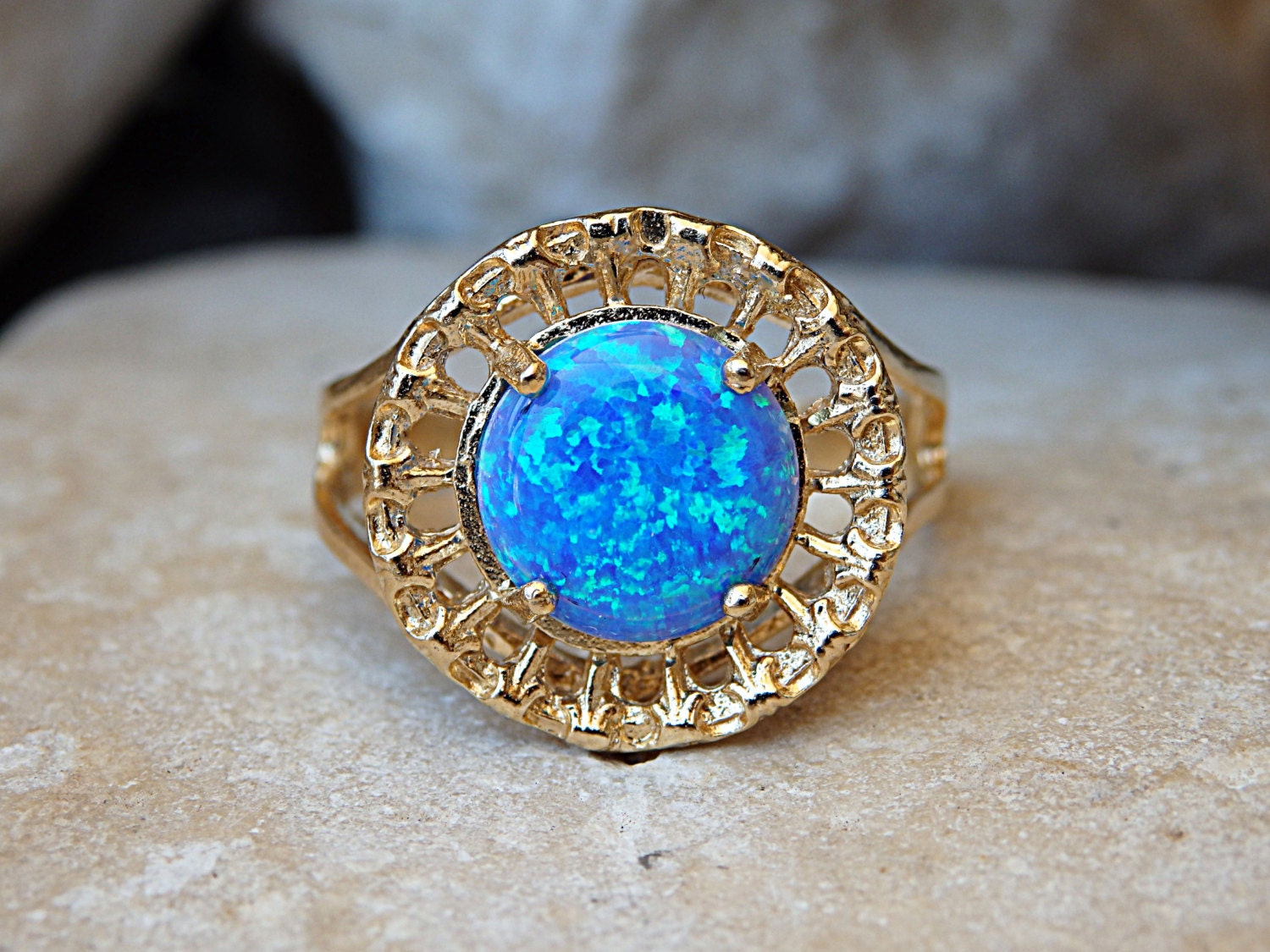 Gold Filled Blauer Opal Ring Runder Edelstein, Oktober Geburtsstein von rebekajewelry