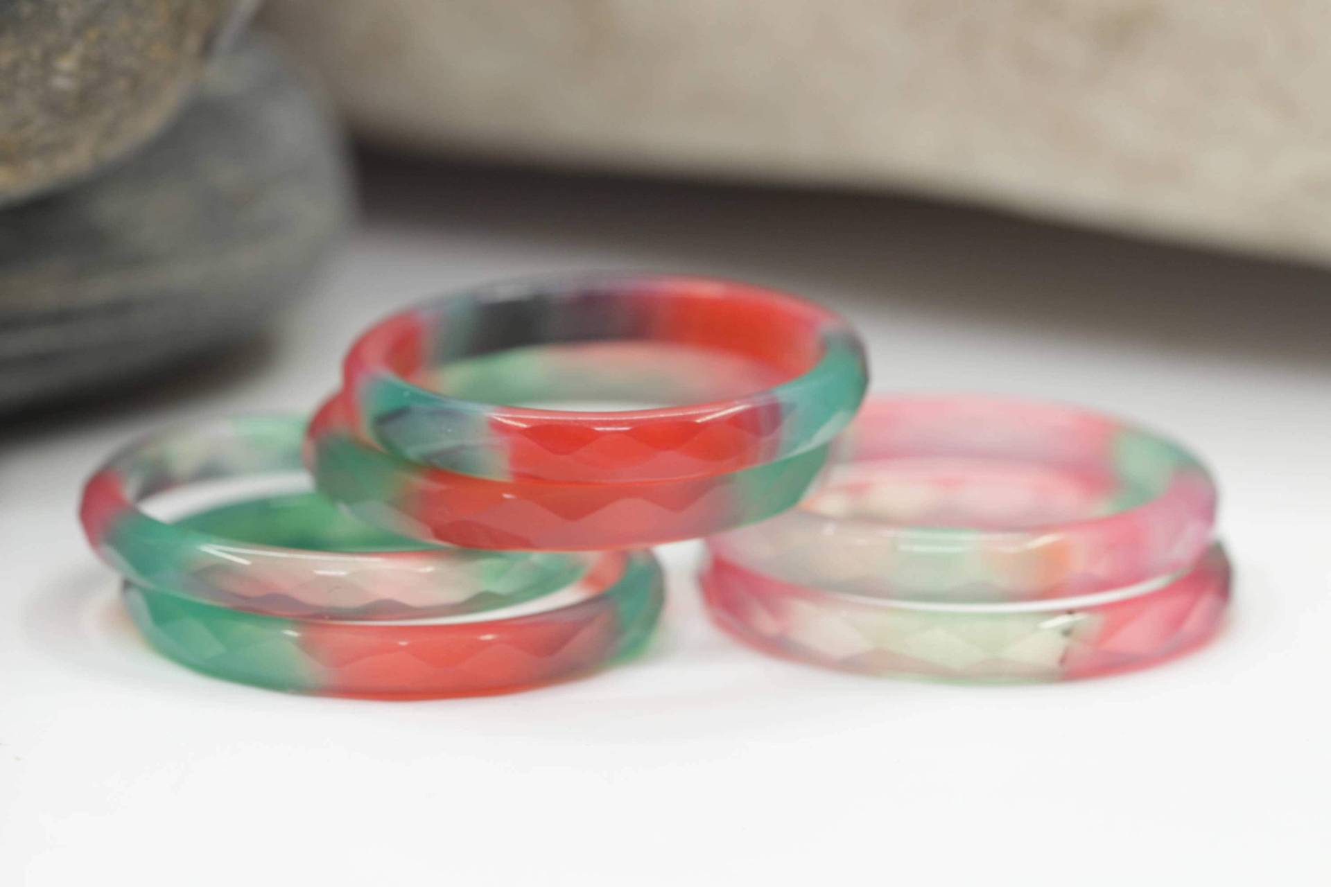 Stapel-Set, Achat Ring, Dünne Ring-Set, Stapelbar Minimalist Grün Rot Ringset, Schmuck, Natürlicher Ring von rebekajewelry