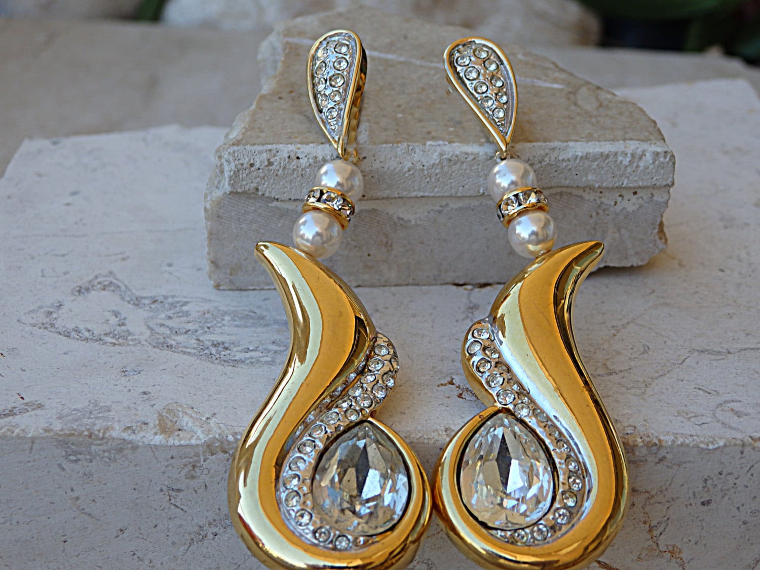 Strass Und Perlen Ohrringe, Braut Kronleuchter Lange Statement Kristall Gold Tropfen Ohrringe von rebekajewelry