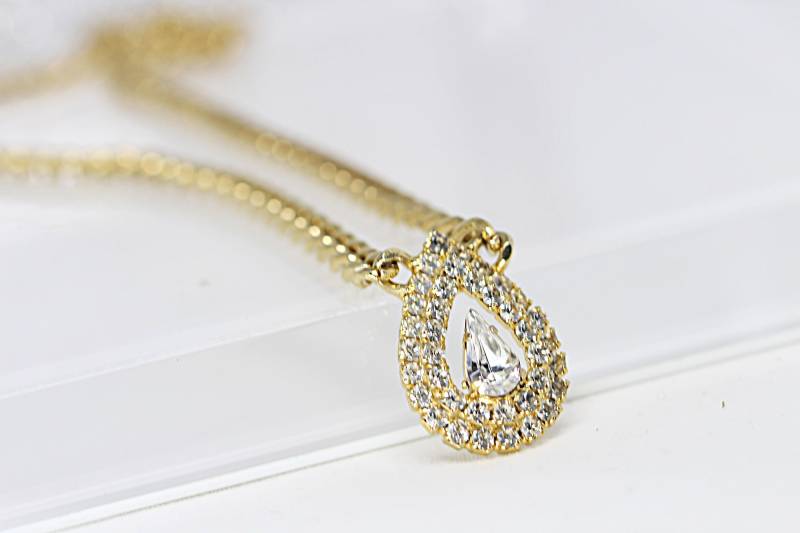 Vergoldete Teardrop Halskette Kristall Solitär Anhänger von rebekajewelry