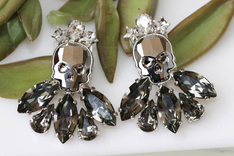 Skull Ohrringe, Silber Kristall Gothic Schmuck, Graue Sugar Skull Black Diamond Brutalität von rebekajewelry