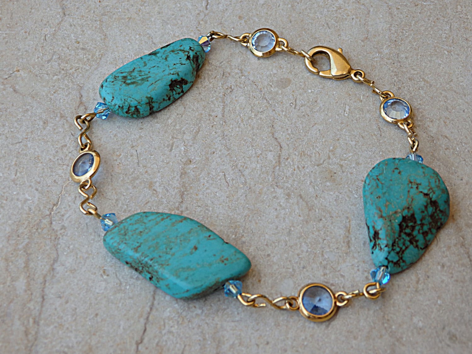 Türkis Und Armband . Dezember Geburtsstein Türkis. Roher Edelstein Armband. Braut Gold von rebekajewelry