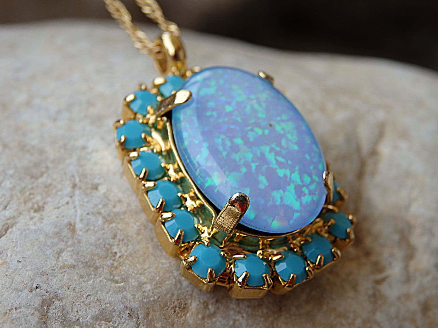 Türkis Opal Gold Halskette, Oval Blau Feuer Halskette Mit Anhänger, Braut Schmuck, Brautjungfer von rebekajewelry