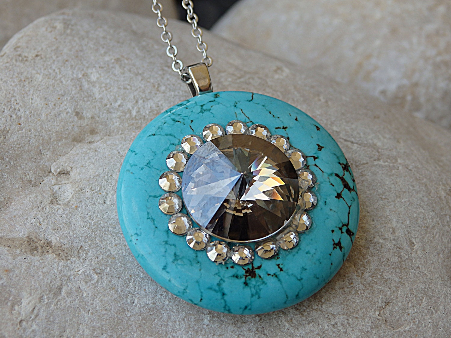 Türkis Stein Halskette, Und Kristalle Echte Abgerundeter Anhänger von rebekajewelry