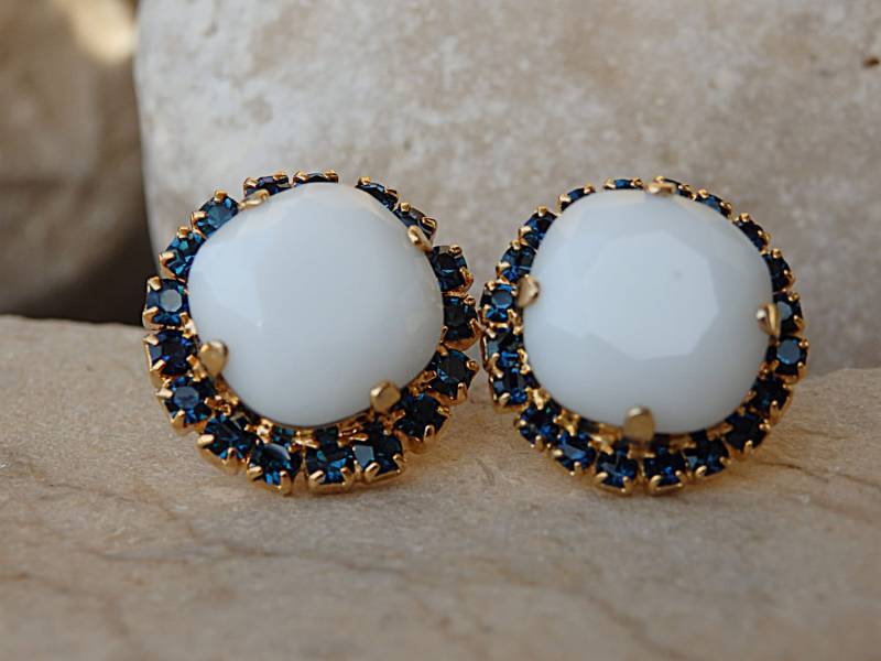 Weiß Und Tiefblau Ohrstecker, Abgerundete Ohrstecker Für Braut Ohrringe, Blau Ohrringe Sie von rebekajewelry