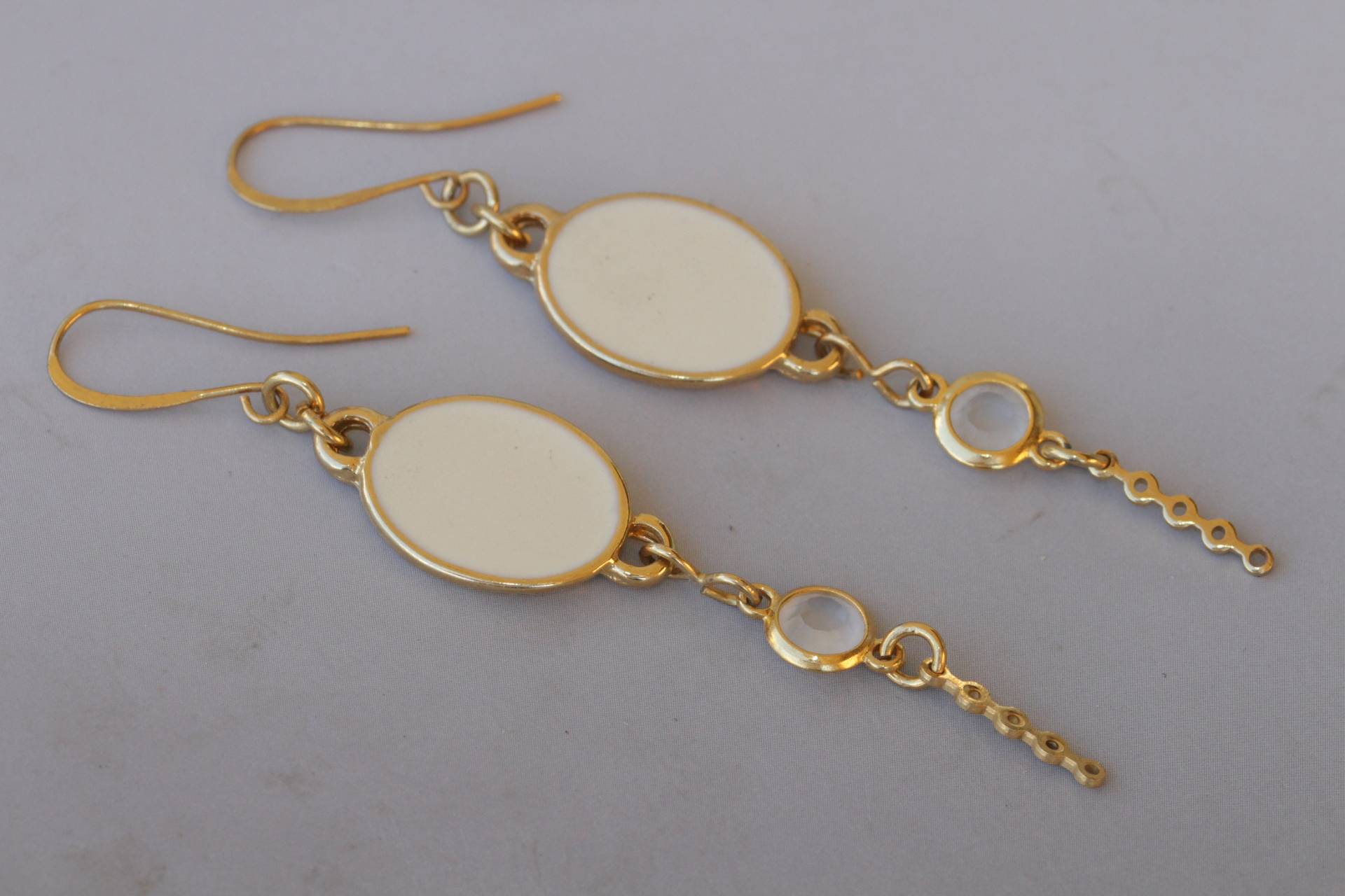 Weiße Emaille Ohrringe, Gold Weiße Oval Lange Goldohrringe, Ohrringe von rebekajewelry