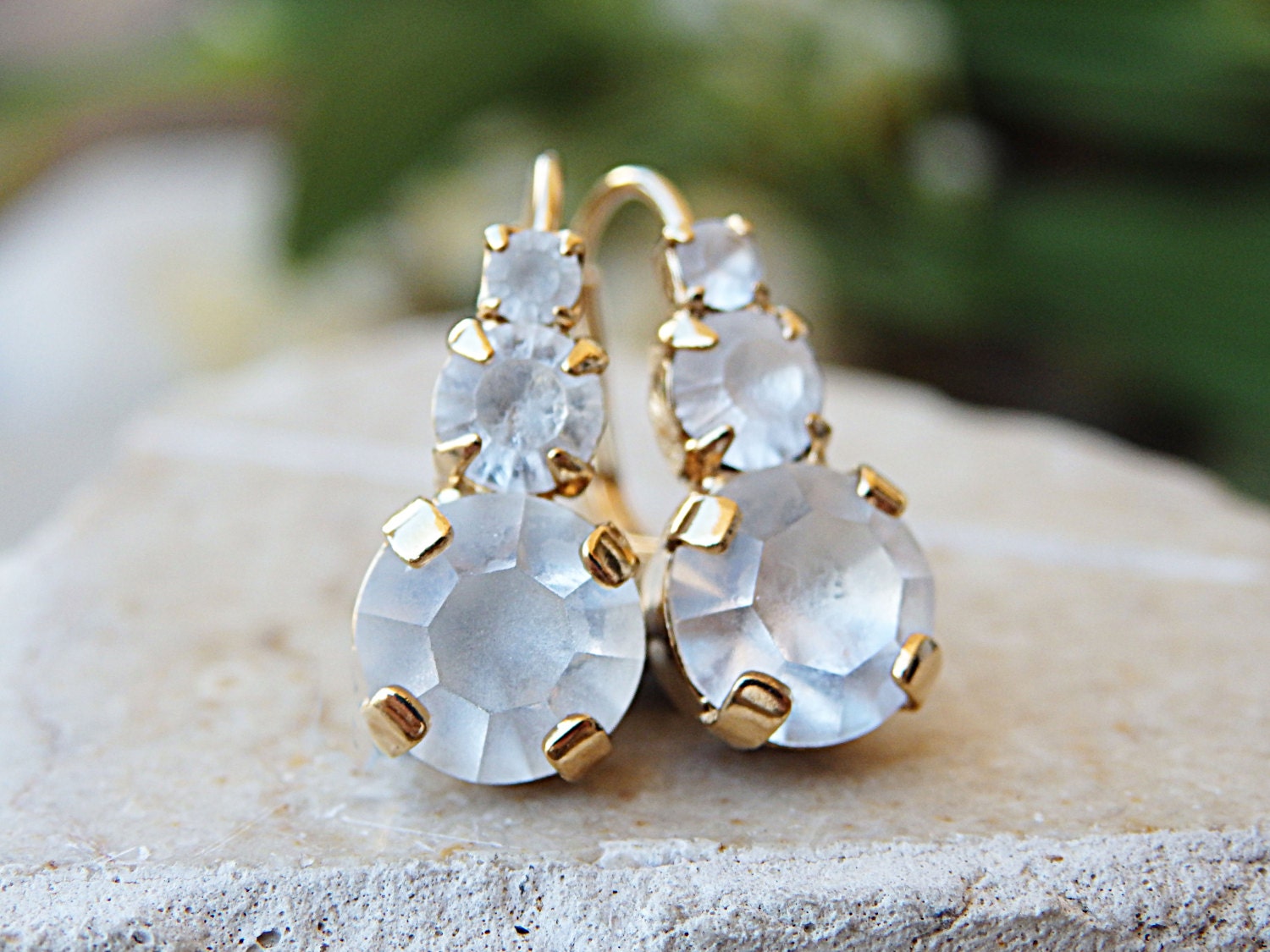 Weiße Ohrringe, Kleine Kristallsteinohrringe, Zierlicher Schmuck, Weihnachtsgeschenkidee, Brautohrringe, Schmuck Für Frauen von rebekajewelry