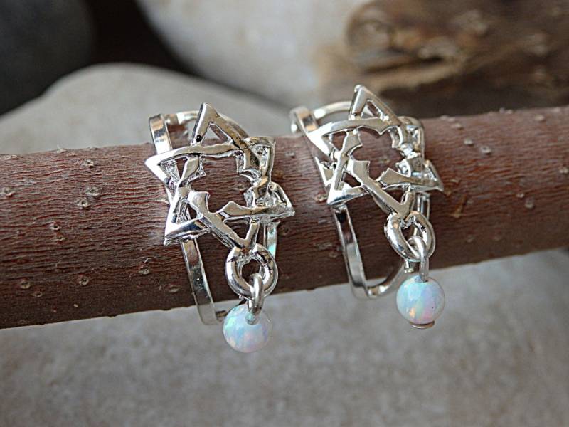 Davidstern Creolen Mit Weißen Opal Perlen Ohrringe, Silber Halbe Creolen, Jejuda Geschenkideen, Magen David von rebekajewelry