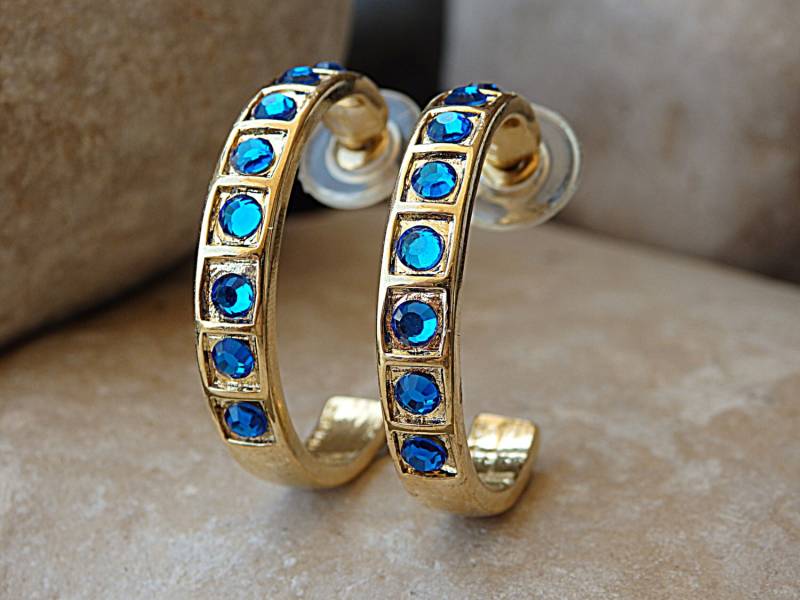 strass Creolen, Königsblaue Kristalle Ohrringe, Gold Kristall Blaue Saphir Halber Ohrring strass Creolen, Königsblaue Kristalle Ohrringe, Gold Kristall Blaue Saphir Halber Ohrring von rebekajewelry