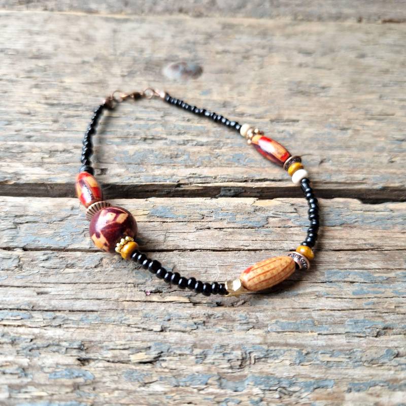 Boho Fußkettchen Schwarze Rocailles & Holz Charm Fußkettchen von reccabella