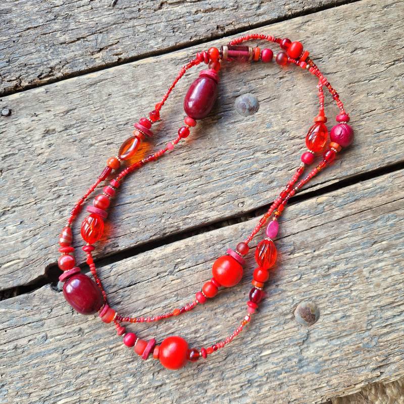 Handgefertigte Lange Rote Perlen Kette Boho Chic Statement Schmuck von reccabella