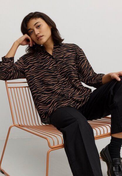 Damen Bluse aus LENZING ECOVERO Viskose - CYPRESS ZEBRA - recolution von recolution