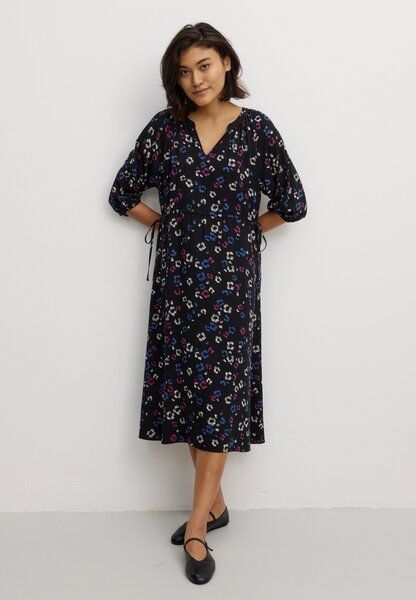 Damen Kleid aus LENZING ECOVERO Viskose - NEMESIA BLOSSOM - recolution von recolution