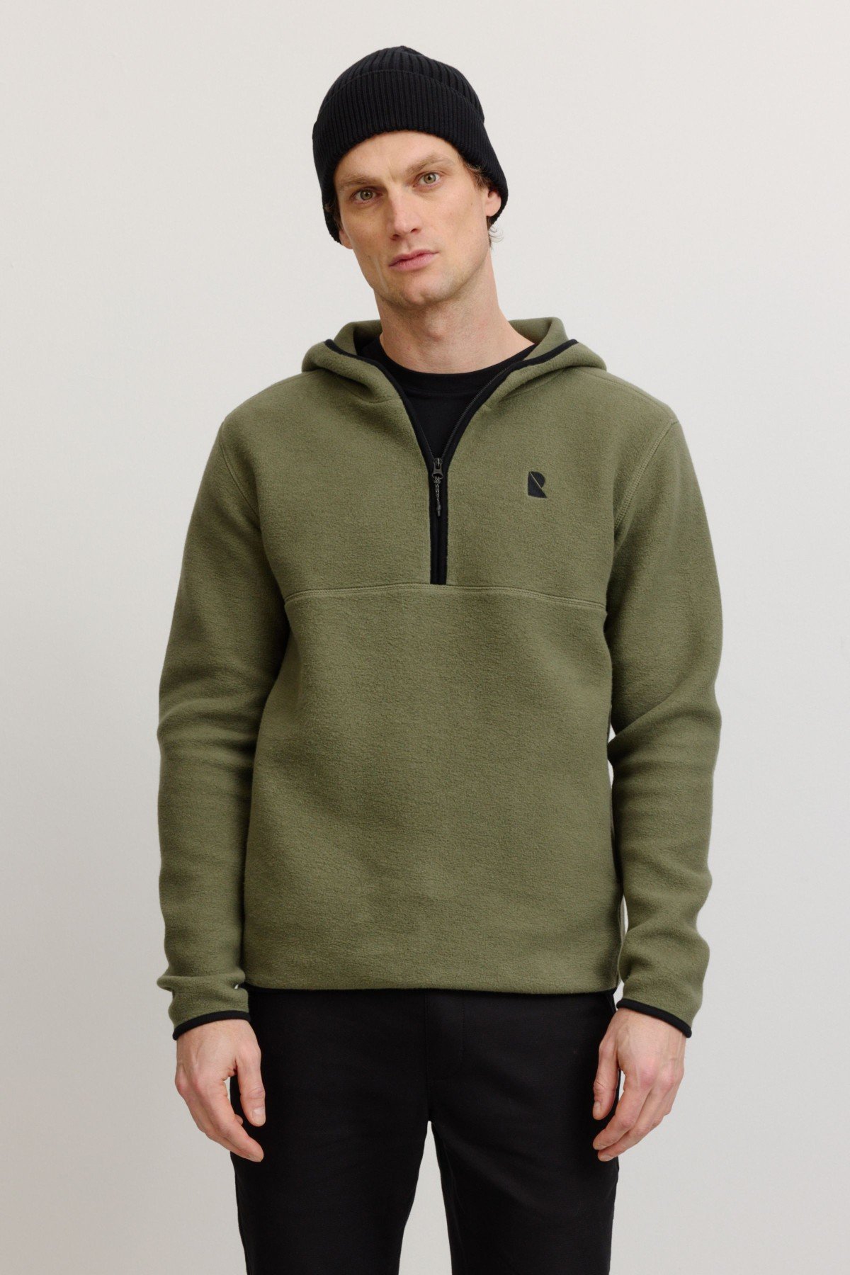 Hoodie Caimito Grün von recolution