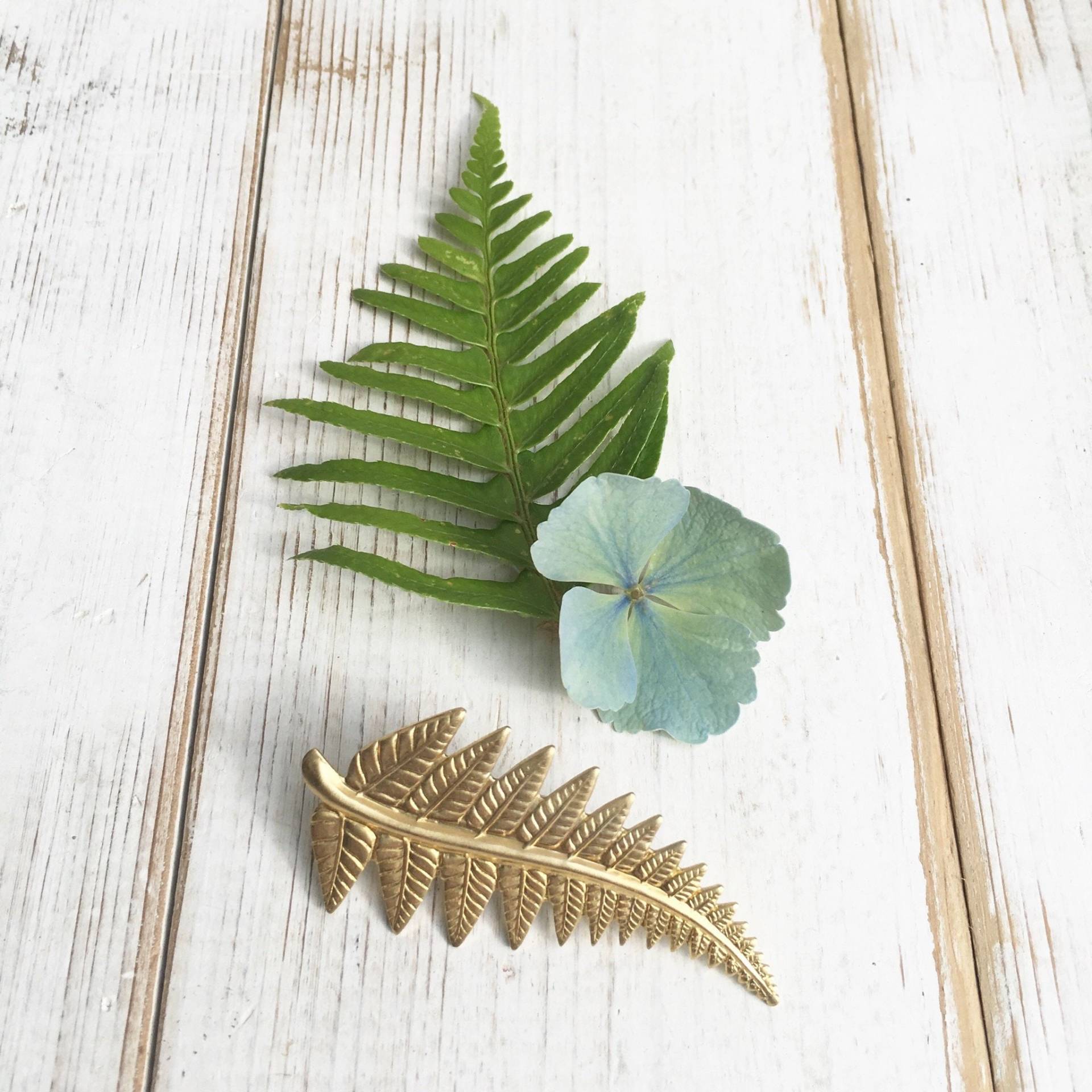 Farn Wedel Brosche Blattgold Pin Blatt Zweig Krawatte Tack Wald Hochzeit Gold Garten Schmuck von redtruckdesigns