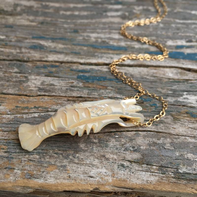 Geschnitzte Perlmutt Garnelen Halskette Louisiana Cajun Schmuck von redtruckdesigns