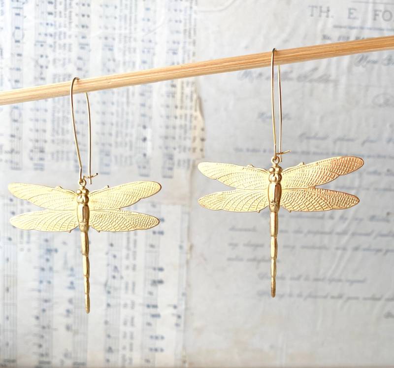 Gold Libelle Ohrringe Rohes Messing Insekt Schmuck von redtruckdesigns