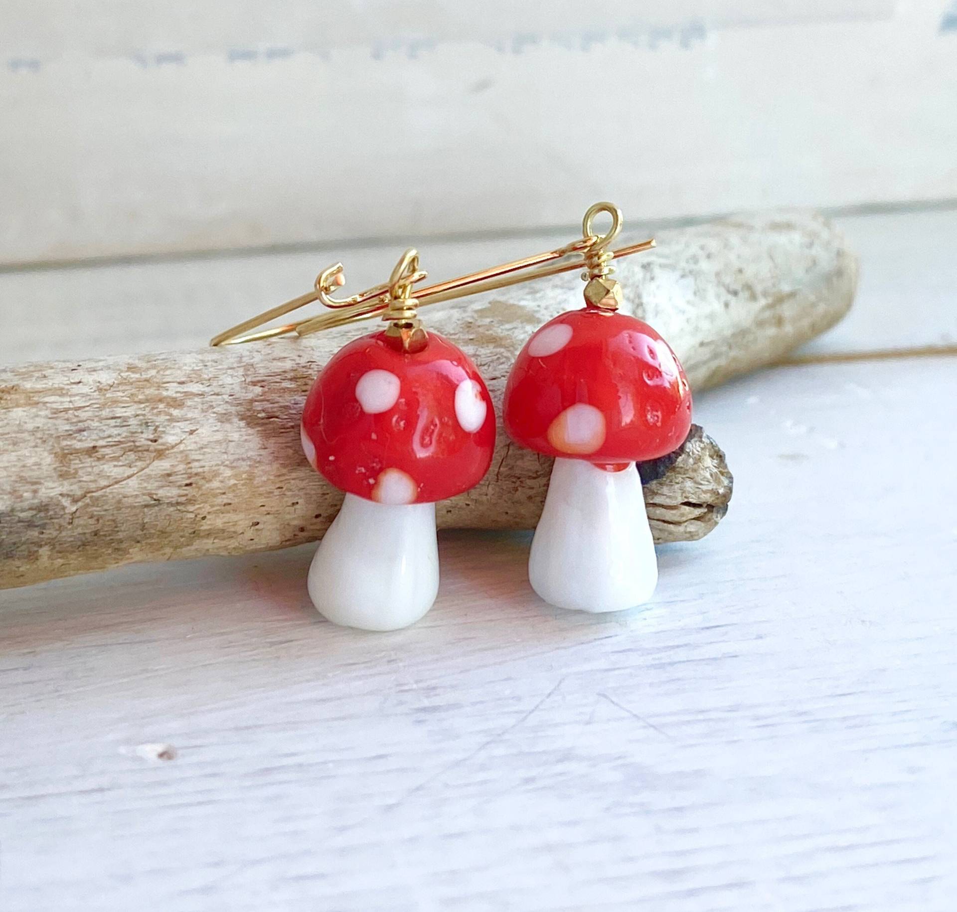 Rote & Weisse Glaspilz Ohrringe, Wunderliche Pilze Schmuck von redtruckdesigns