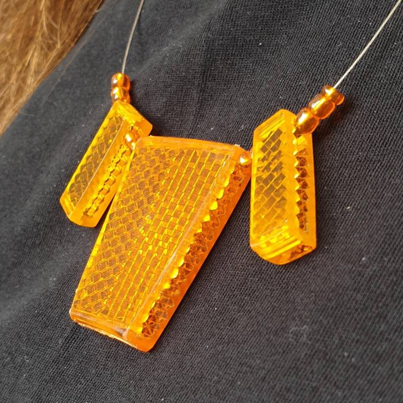 Funkelnde Statement Halskette "Lumenlace", Upcycling Schmuck Aus Recycelten Fahrradreflektoren An Edelstrahtdraht von reflektorliebe