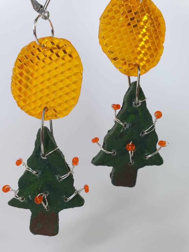 Ohrringe "Full Moon" Upcycling Weihnachtsohrringe Tannenbaum Aus Reflektoren Und Pappmachée Unikat von reflektorliebe