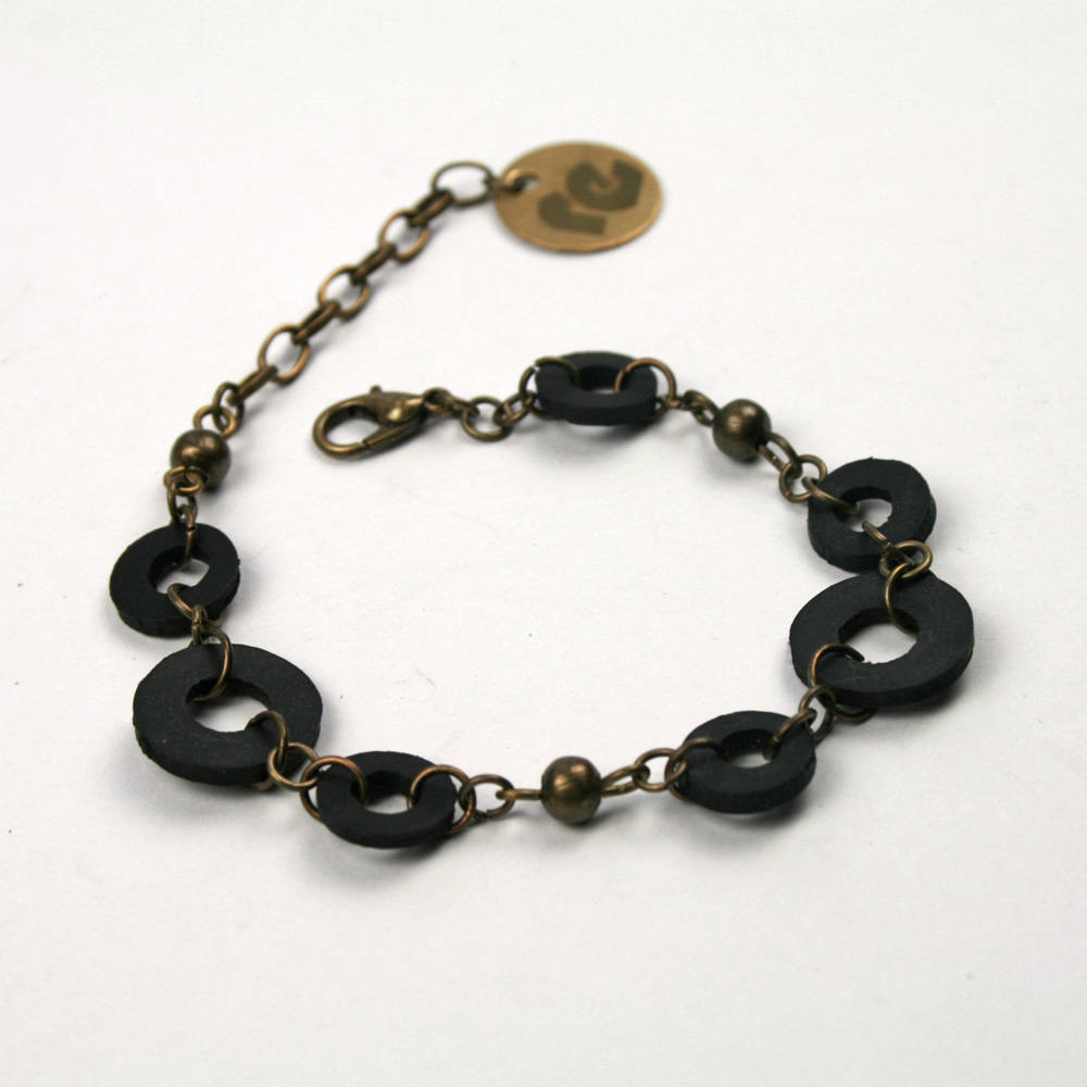 Armband Aus Recycelten Schläuchen. Schwarzes Materialien. Ringarmband. Umweltfreundliches Geschenk Für Modeschmuck Armband Aus Recycelten Schläuchen. Schwarzes Materialien. Ringarmband. Umweltfreundliches Geschenk Für Modeschmuck von rekrea