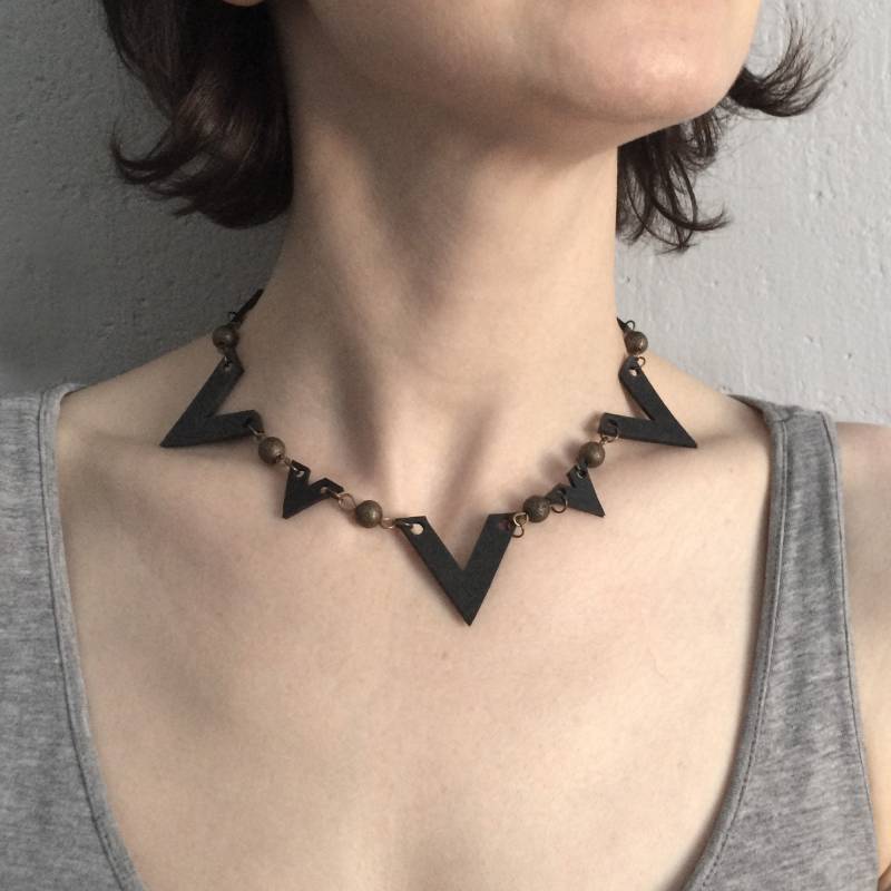 Recycelter Schlauchschmuck. Mittellange Halskette Aus Recyceltem Lagos-Schlauch Recycelter Schlauchschmuck. Mittellange Halskette Aus Recyceltem Lagos-Schlauch von rekrea