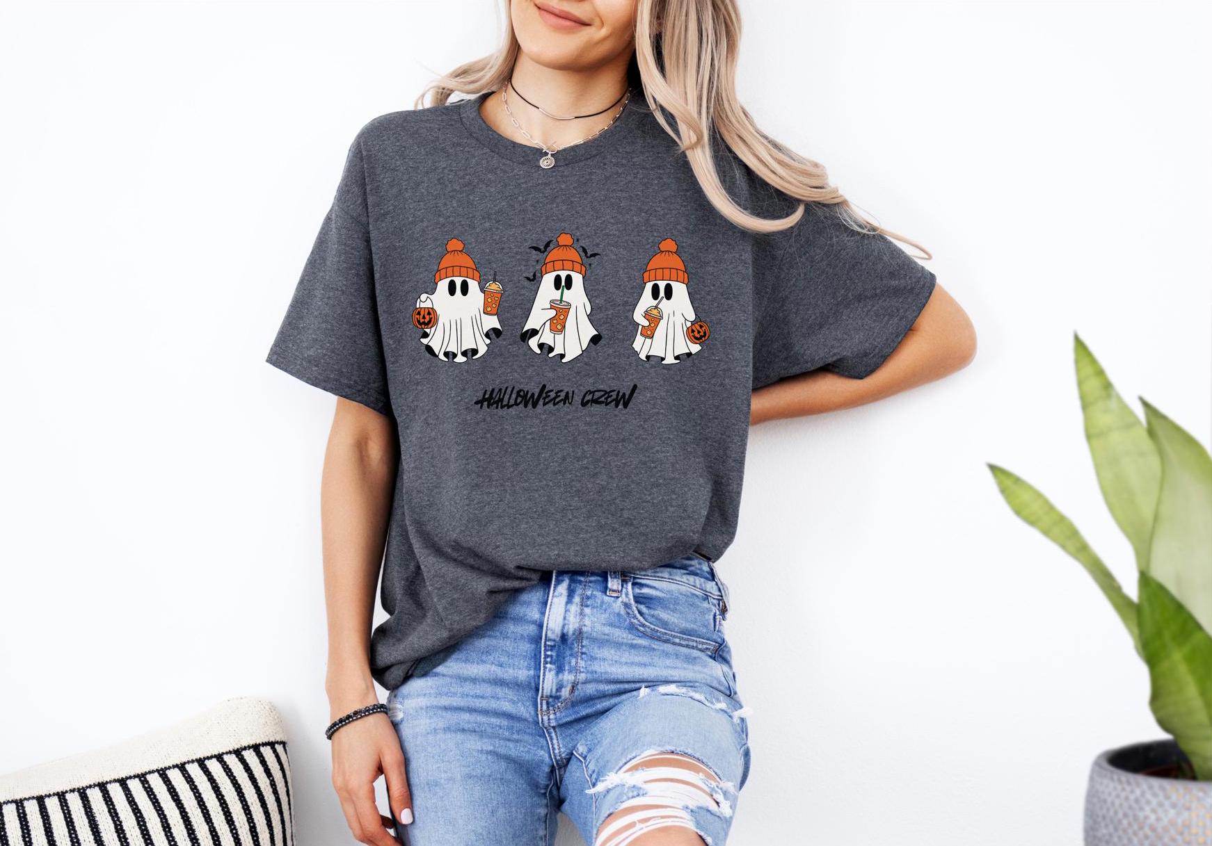 Halloween-Geister-Shirt, Gruppen-Shirt, Halloween-Geschenk, Geisterhafte Vibes, Gruselige Jahreszeit, Boho-Vibes, Oversize-Shirt, Girl Power von remalaEU