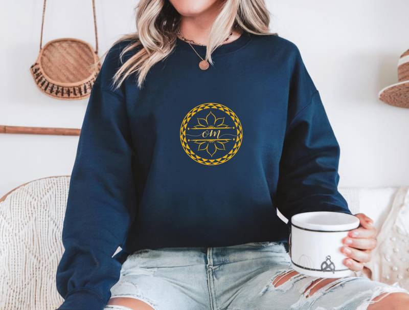 Schönes Om Yoga Shirt, Lifestyle Sweatshirt Für Sie, Geschenk Yogabegeisterte, Oversize-Look, Innere Ruhe Finden, Balance Finden von remalaEU