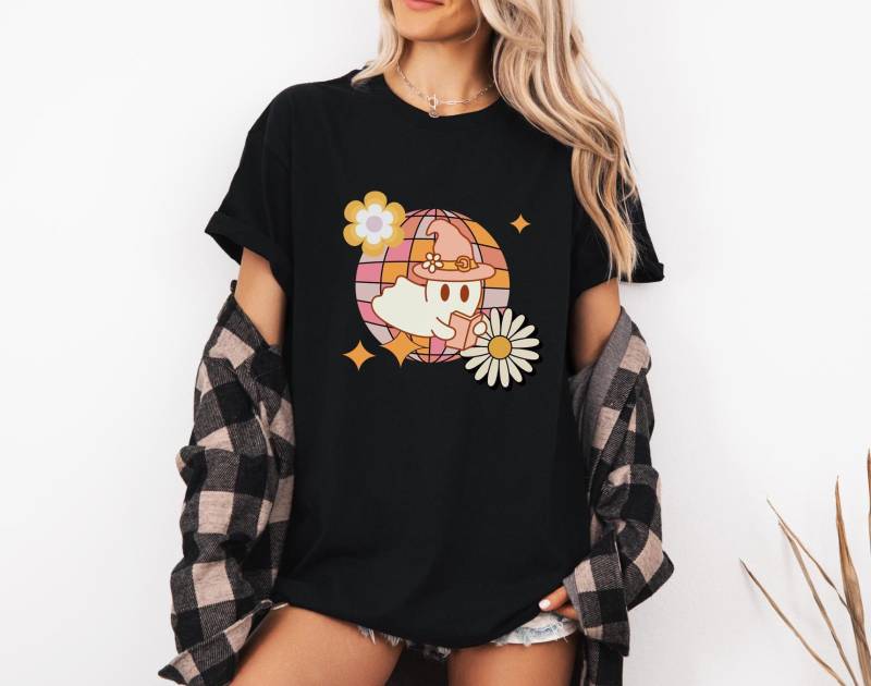 Süßes Geister Halloween T-Shirt Für Damen, Retro-Shirt, Geschenk, Geisterhafte Vibes, Gruselige Jahreszeit, Oversize-Look von remalaEU