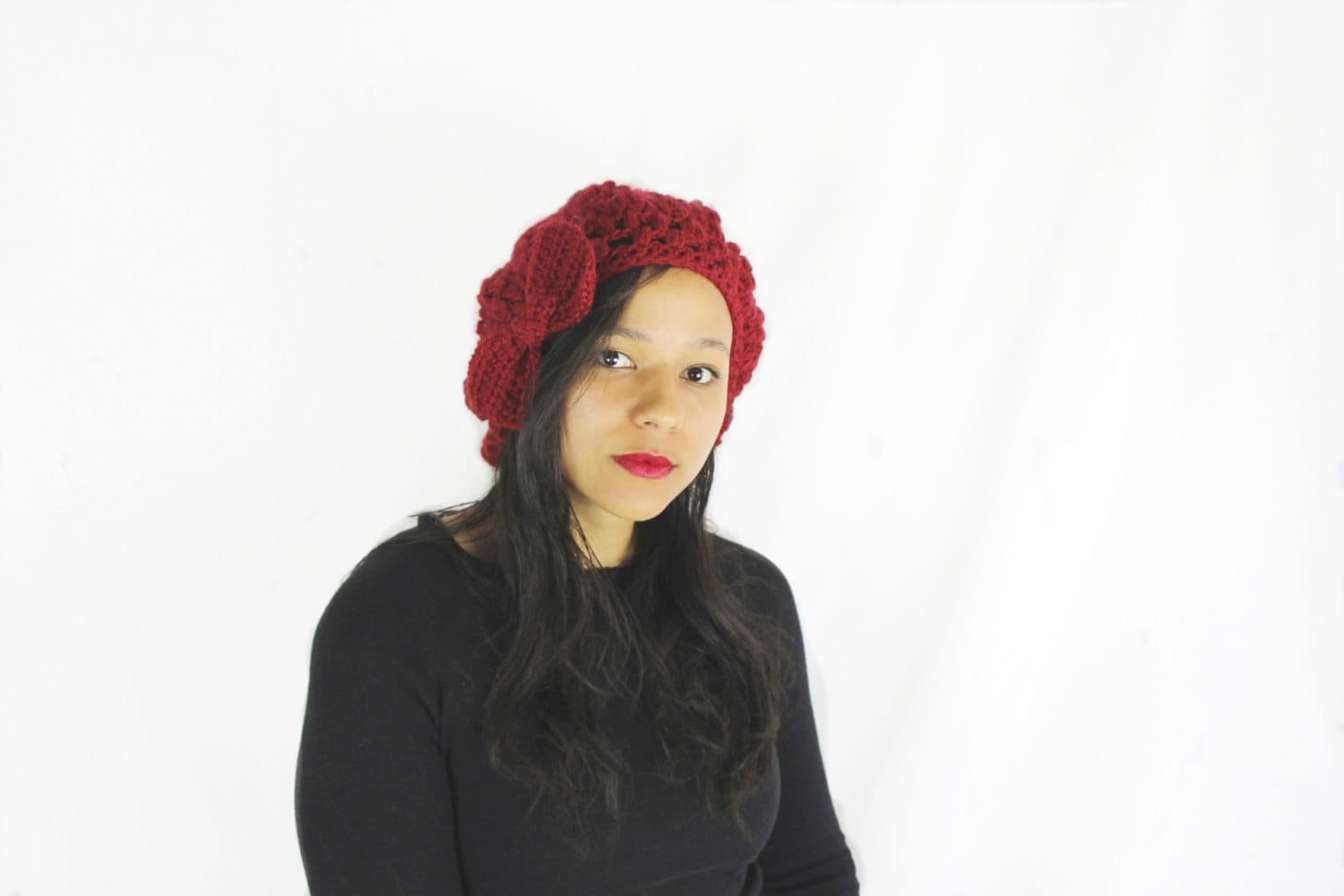 Damen Wintermütze, Häkelschleifenmütze - Wintermütze Gehäkelte Baskenmütze in Rot von reneeoriginals1