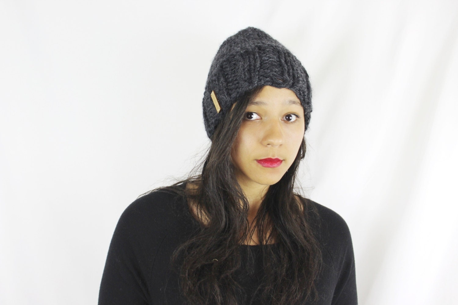 Damen Wintermütze, Strickmütze, Graue Mütze - Strickschädelmütze The Pryanka, Unisex Fashion von reneeoriginals1