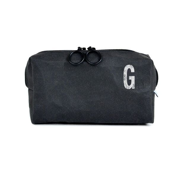 renna deluxe Kulturbeutel oder Kosmetiktasche mit Monogramm, vegan, SCHWARZ renna deluxe Kulturbeutel oder Kosmetiktasche mit Monogramm, vegan, SCHWARZ von renna deluxe