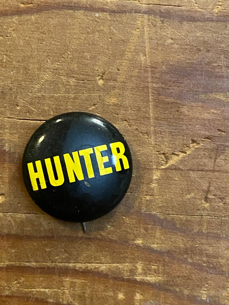 Hunter Pin Button Schwarz Gelb Bei Jagd Im Freien Wildtiere von retrievevintage