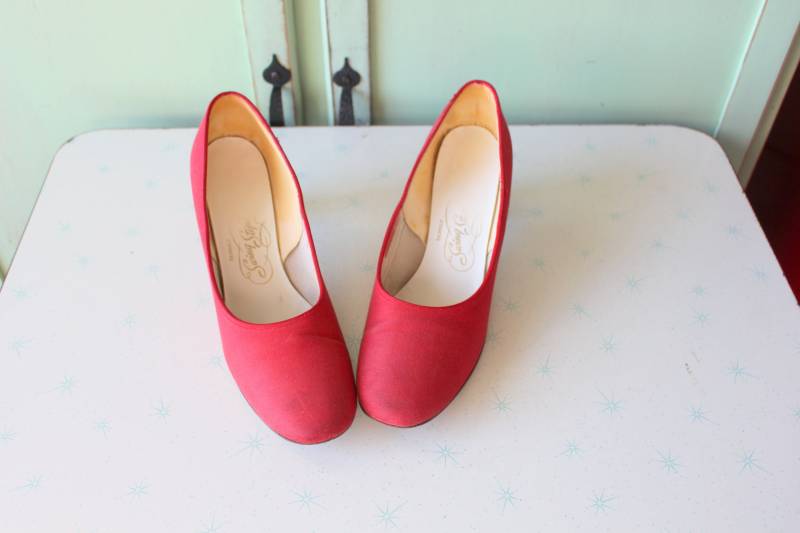 1960Er Valentine Fabric Designer Heels...größe 7.5 Frauen...tanzend. Pumps. Modell Bezaubern. Rote Absätze. Party Hacken. Färbbare Hacken von retroandme