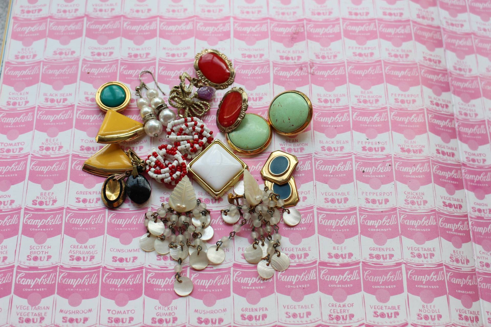 1970Er 1980Er Jahre Reparatur Retro Fun Classic Schmuck Lot Ohrringe. Edelsteine. Kostüm. Aufwändig. Grün. Gelb. Zierlich. Hochzeit. Rot. Golden von retroandme