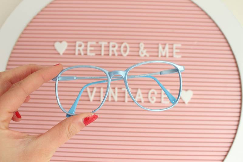 1970Er Jahre Retro Blaue Brille Alter Lagerbestand. Optisch. Adrett. Hüfttasche. Atomar. Retro. Siebziger Jahre. Mitte Des Jahrhunderts. Abgefahren von retroandme