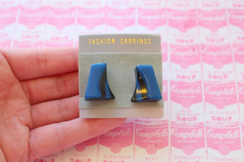 1980Er Jahre Schwarze Und Blaue Ohrstecker 3D. Retro Accessoires. Blau. Durchbohrte Ohren. Zierliche. Mod. Klassisch. 80Er Ohrringe. Mod Girl. Twiggy von retroandme