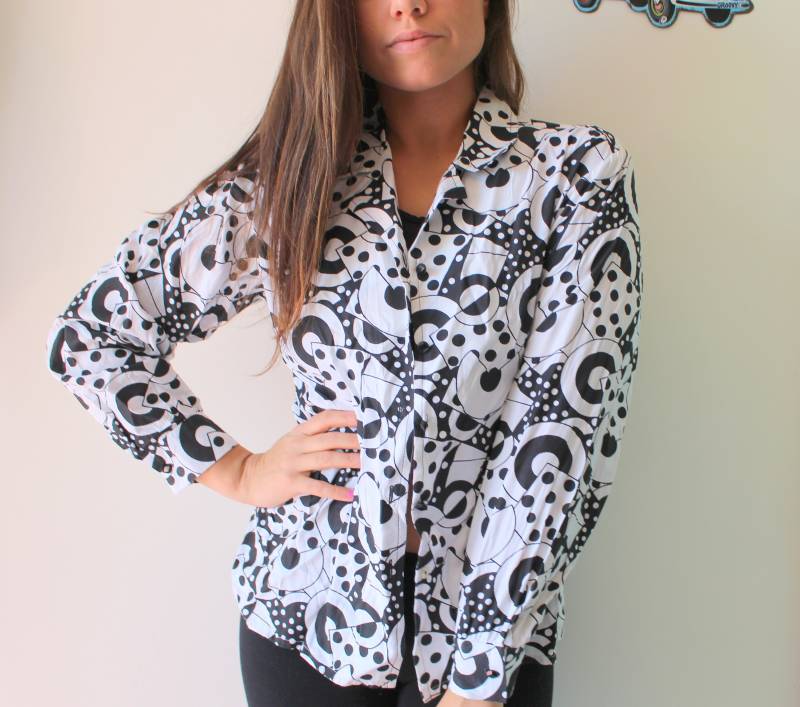 1980Er Jahre Vintage Artsy Bluse.. Womens. Schwarz Und Weiß. Mod. Kostüm. Bluse. Damen. Fließendes Top. Soho. Aufwändig von retroandme