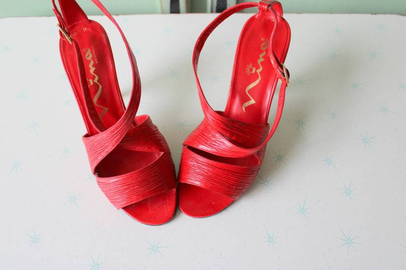 1980Er Jahre Vintage Designer Open Toed Sling Back Rote Absätze..größe 5.5 Frauen..leder. Party. Modell Klassisch. Rote Lederabsätze. Hohen 1980Er Jahre Vintage Designer Open Toed Sling Back Rote Absätze..größe 5.5 Frauen..leder. Party. Modell Klassisch. Rote Lederabsätze. Hohen von retroandme