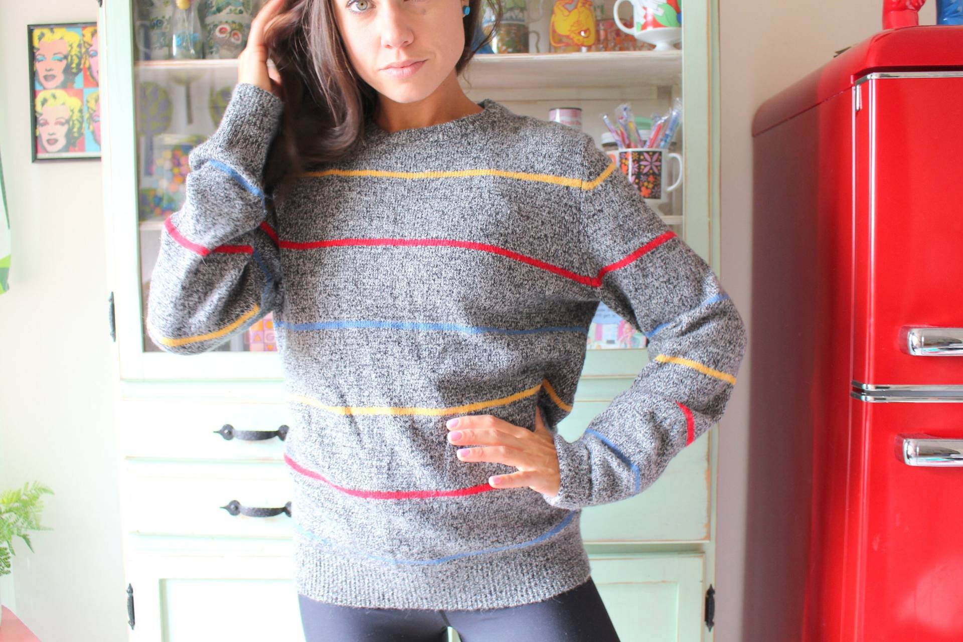 1980Er Rainbow Geometrisch Grau Pullover... Klein. Mittel. Bunten. Hell. Retro. Unisex. Gestreift. Regenbogen. 80Er Jahre Pullover. Rad. Spaß von retroandme