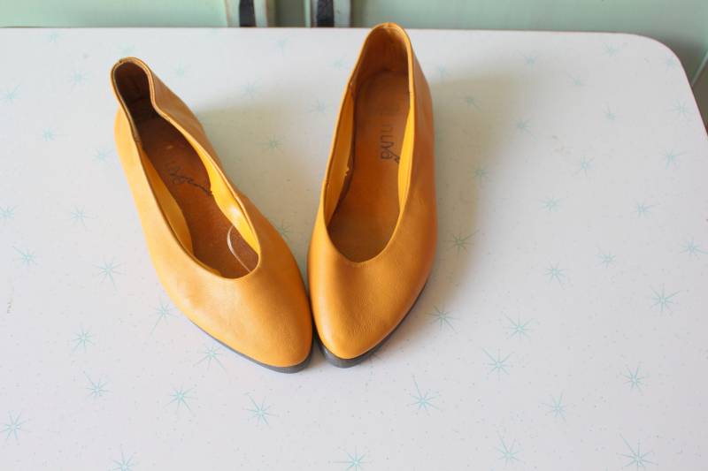 1980S Senfgelbe Leder Nuva Ballerinas...größe 6 Damen...gelb. Party. Modell Klassisch. Retro. Designer. Dijon. Herbst. Gelbe Schuhe. 80Er Jahre von retroandme