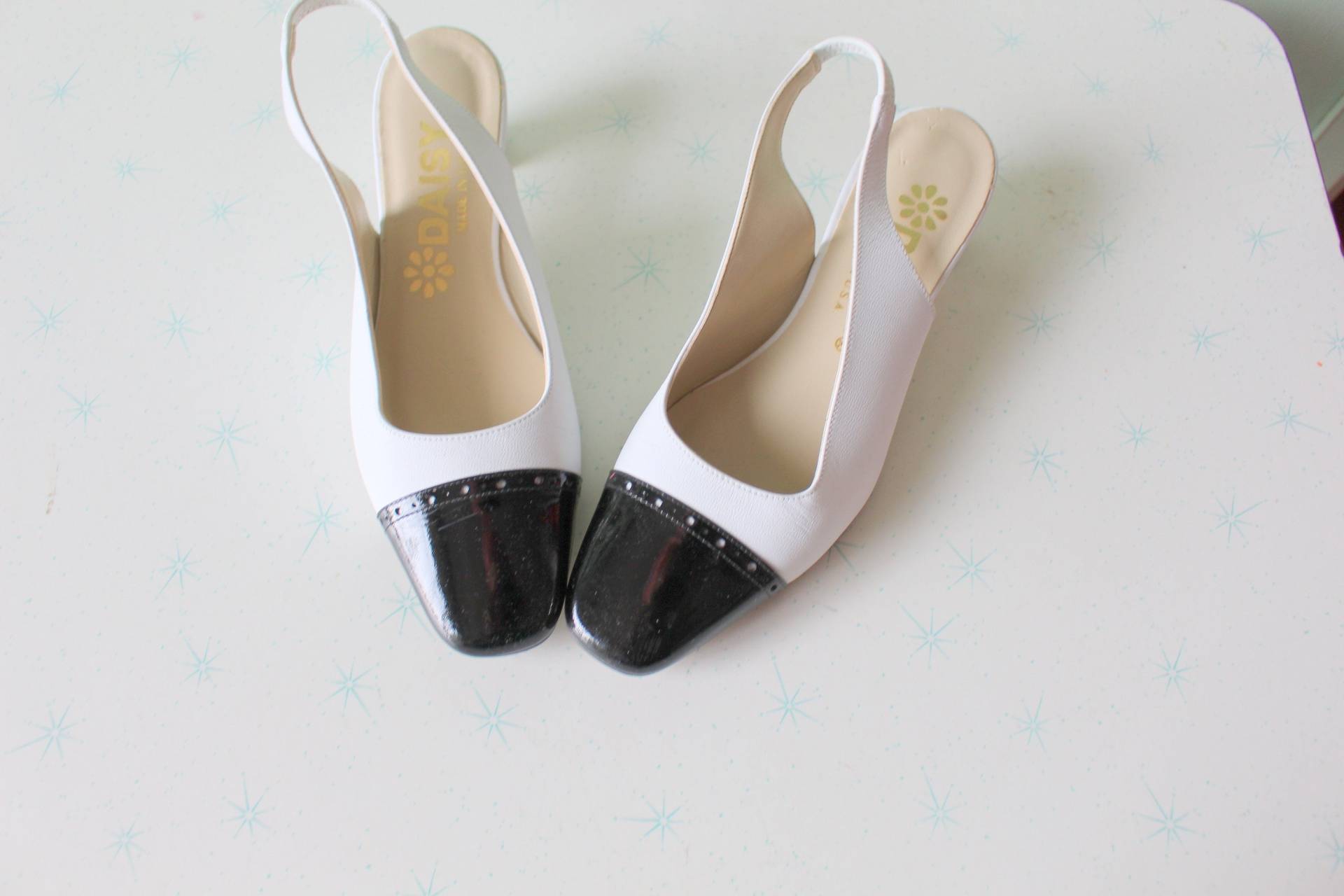 1980S Black & White Zweifarbige Leder Classic Heels. Party. Retro. Pumps. Schwarz Und Weiß von retroandme